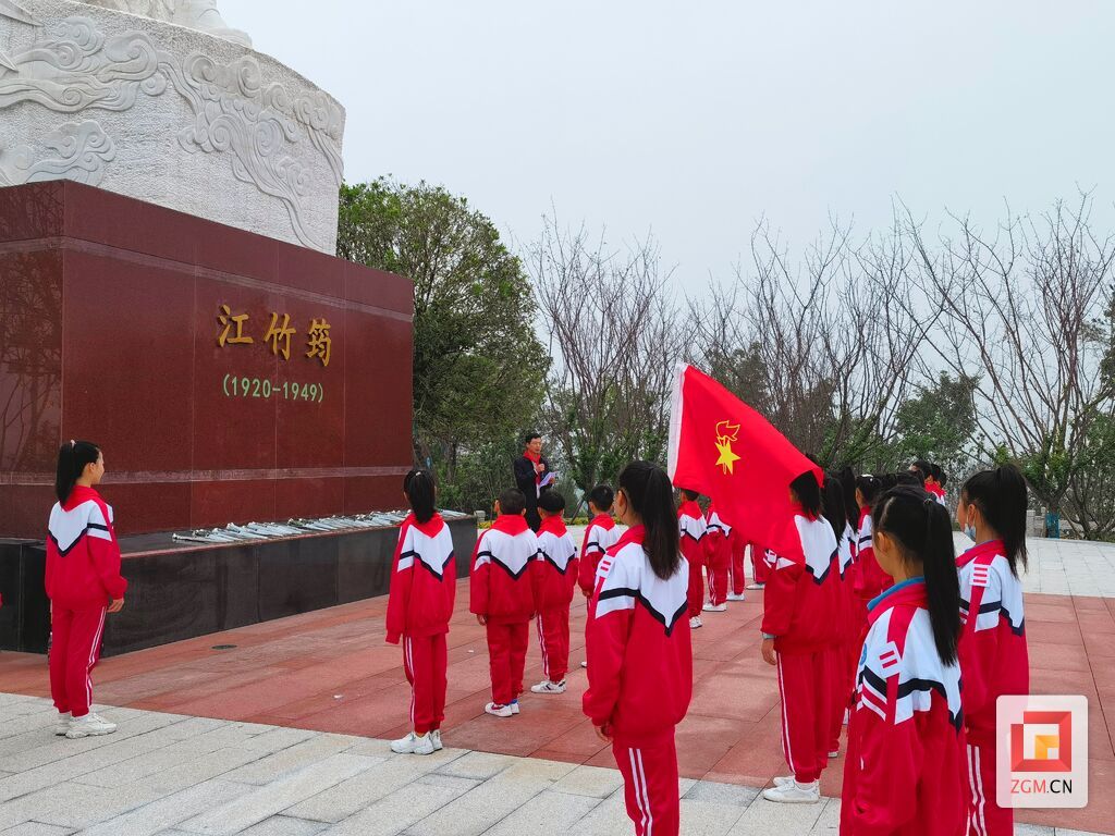 寄語少先隊員.jpg