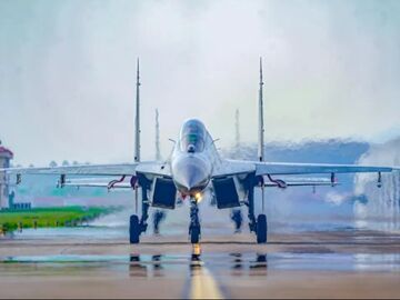 高清大图来了 沉浸式看海军战机空战对抗训练