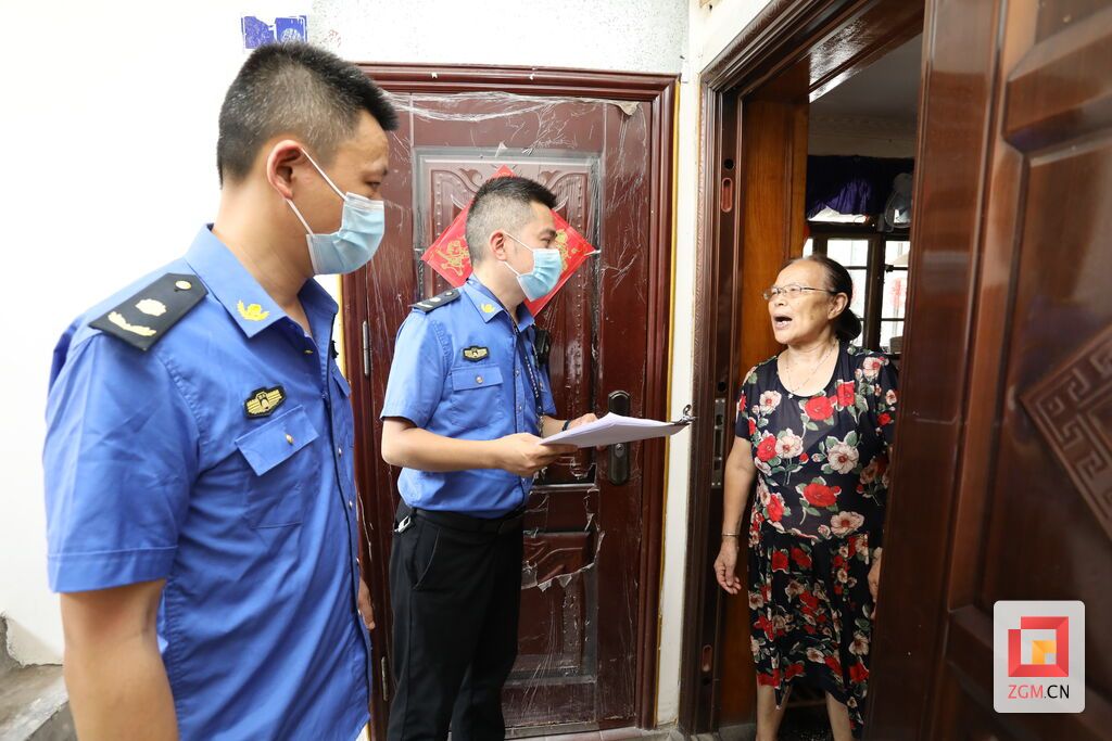 入戶為60歲以上老人開展新冠肺炎疫苗接種宣傳.jpg