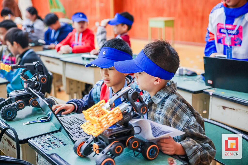 开动脑筋 记者 宋姿熠 摄.jpg