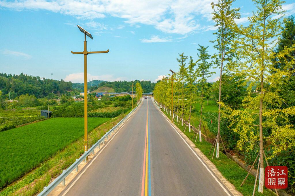 四好農(nóng)村公路1_1.jpg
