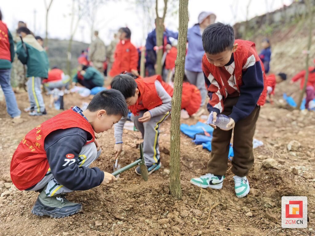 綠盛植樹活動 (7).jpg