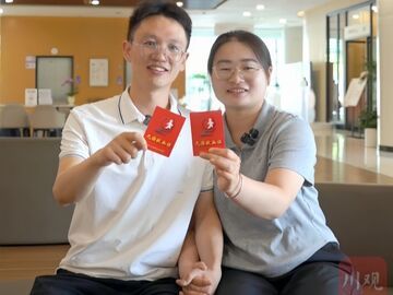 当七夕遇上医师节，四川“95后”医护夫妻用百本献血证作答