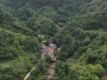 陕西柞水泥石流已致2人死亡 仍有1人失联
