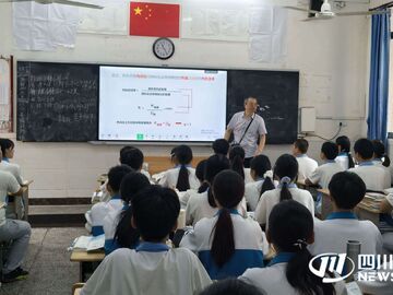 长大后我就成了你！三尺讲台的父女“接力跑”