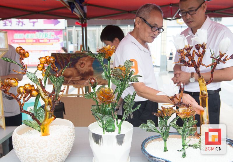 非遗玻璃吹塑作品展示 记者 叶卫东 摄.jpg