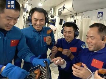 太空烧烤首秀！来看中国航天员20多年“太空吃播”进化史