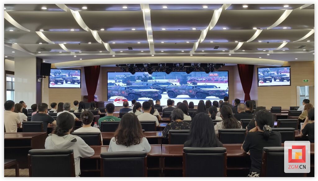 沿滩产业园看阅兵1.jpg