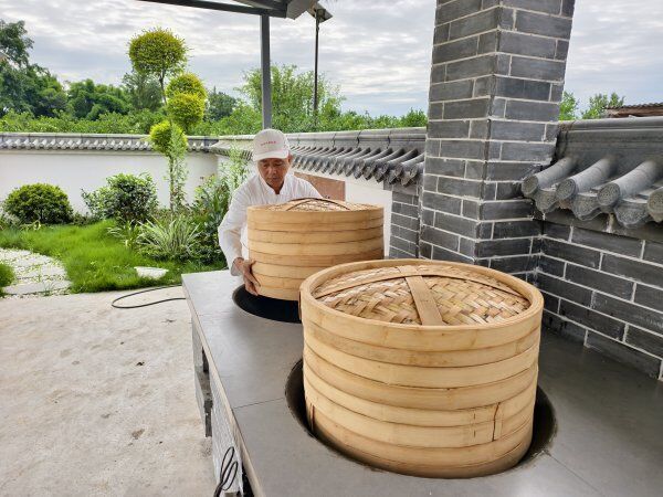 王玉清准备蒸制冻粑。.jpg