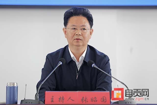 脫貧攻堅(jiān)區(qū)委書記張昭國主持會(huì)議并講話.JPG