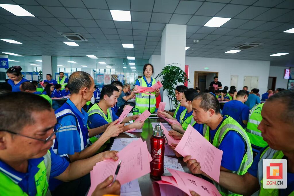 企业集中组织员工参加选举投票 宋姿熠摄.jpg