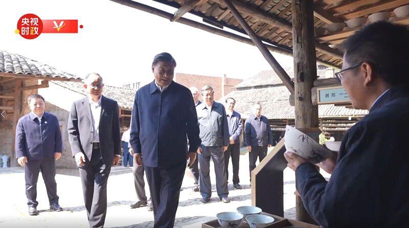 2023年10月11日,习近平在江西景德镇考察。(视频截图)