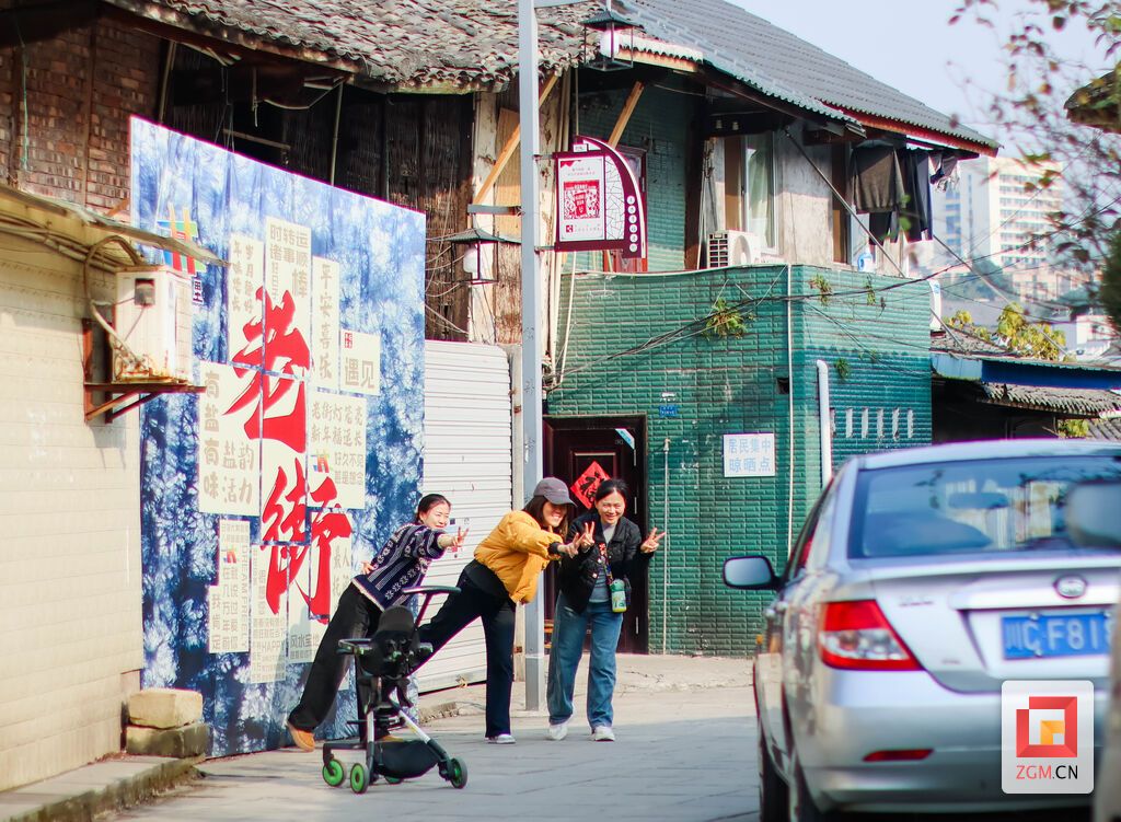 市民打卡贡井老街 用一张照片收藏老街的冬日午后 记者 宋姿熠 摄6.jpg