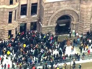 美明尼苏达州抗议和冲突持续多日 联邦与明州政府互相指责