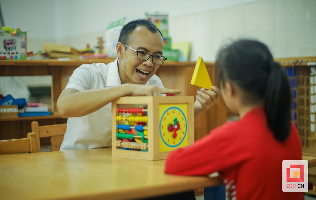 韩天学正在一对一个训 (1).jpg