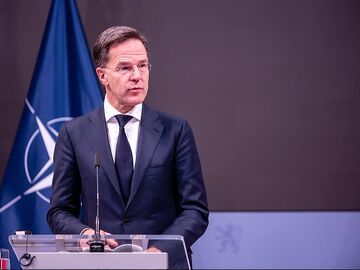 北约秘书长：美欧关系面临挑战 但美国不会退出北约