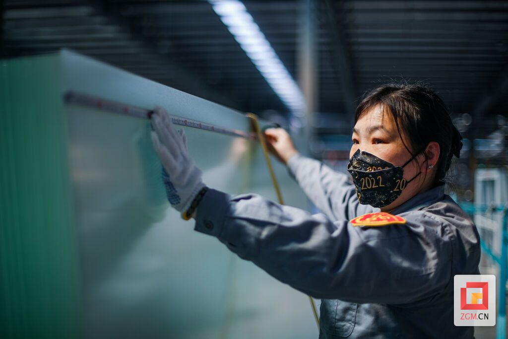 凱盛生產(chǎn)現(xiàn)場工作人員 宋姿熠 攝.jpg