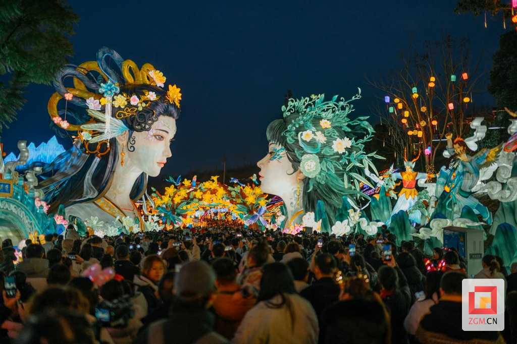 第31届自贡国际恐龙灯会灯组《青城双姝》.png