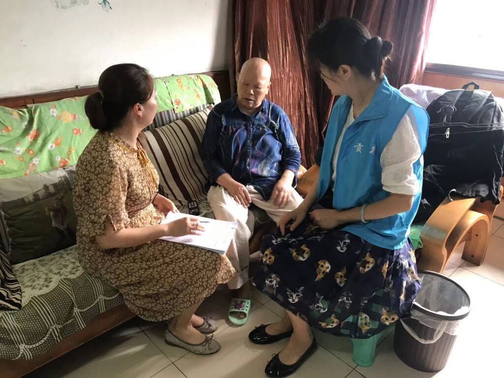 暖心话聊师入户“陪聊”