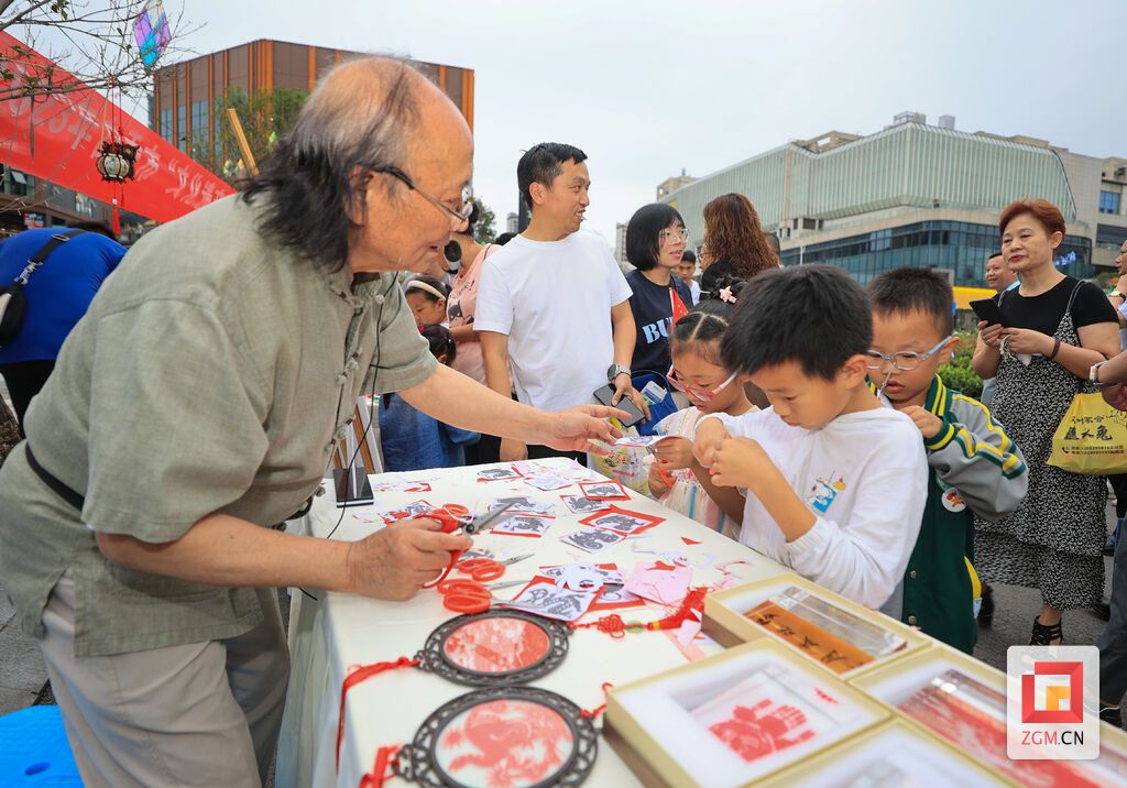 自貢手工剪紙-2.jpg