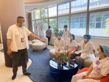 受骗老人超1900人 一场被医生举报的“干细胞治疗”骗局