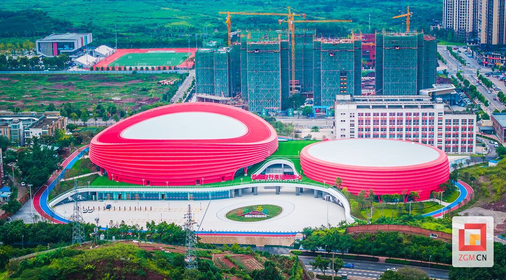 流畅的弧形穹顶 记者 宋姿熠 摄.jpg