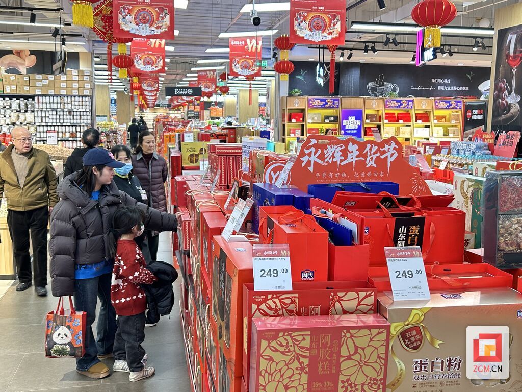年貨市場消費(fèi)熱 記者 陳行 攝.jpg