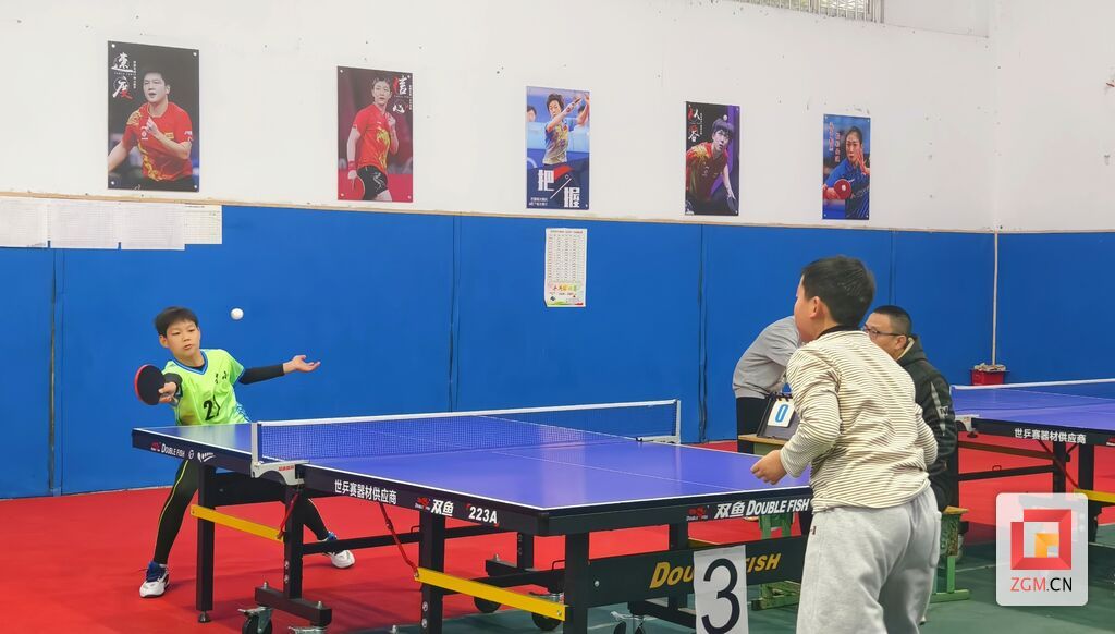 激烈对抗 记者 陈行 摄.jpg