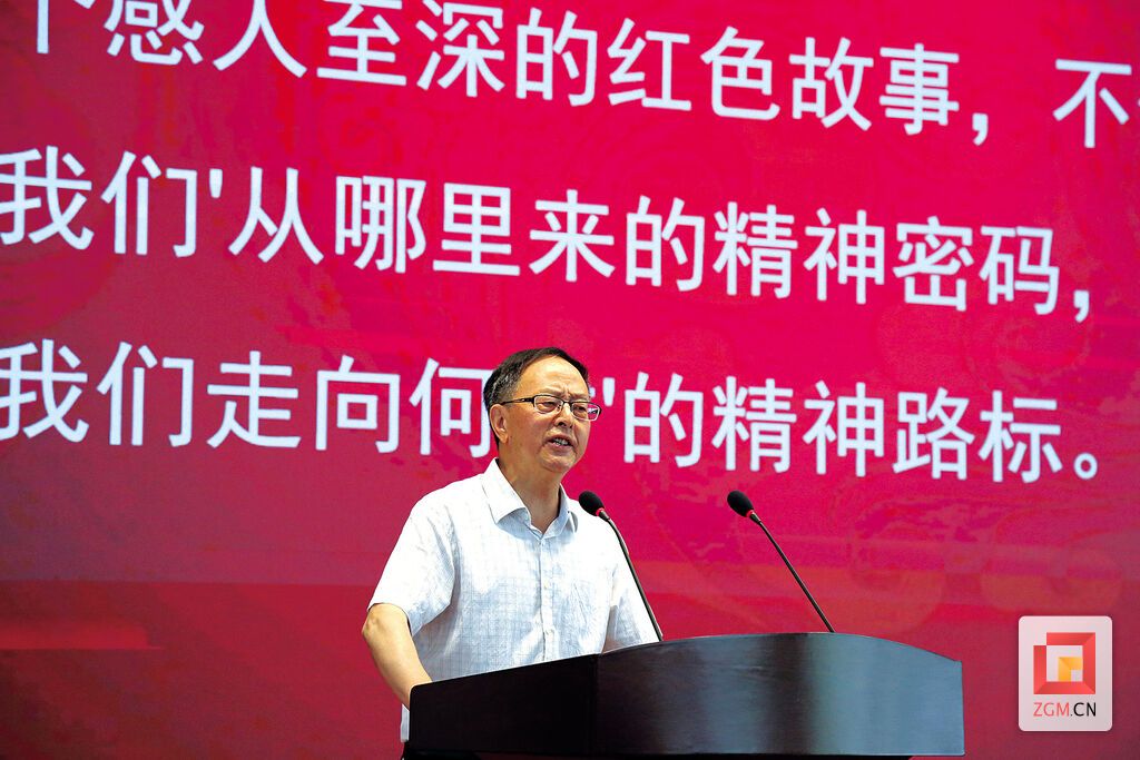 大安區(qū)關(guān)工委常務(wù)副主任,、江姐中學(xué)原校長(zhǎng)李大中作宣講