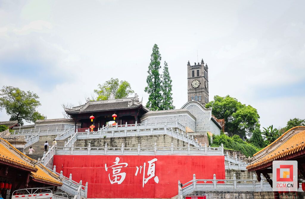 百年钟楼屹立古院,镌刻富顺老城百年时光 记者 宋姿熠 摄.jpg