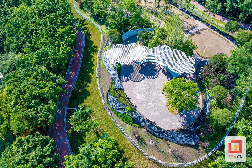 秀美小廣場.jpg