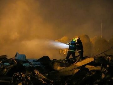 烟花灿烂，别忘生命至上