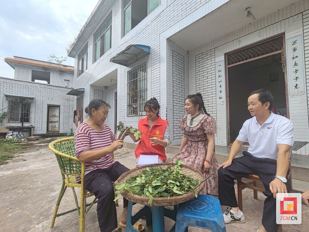 2登門收集群眾建議.jpg