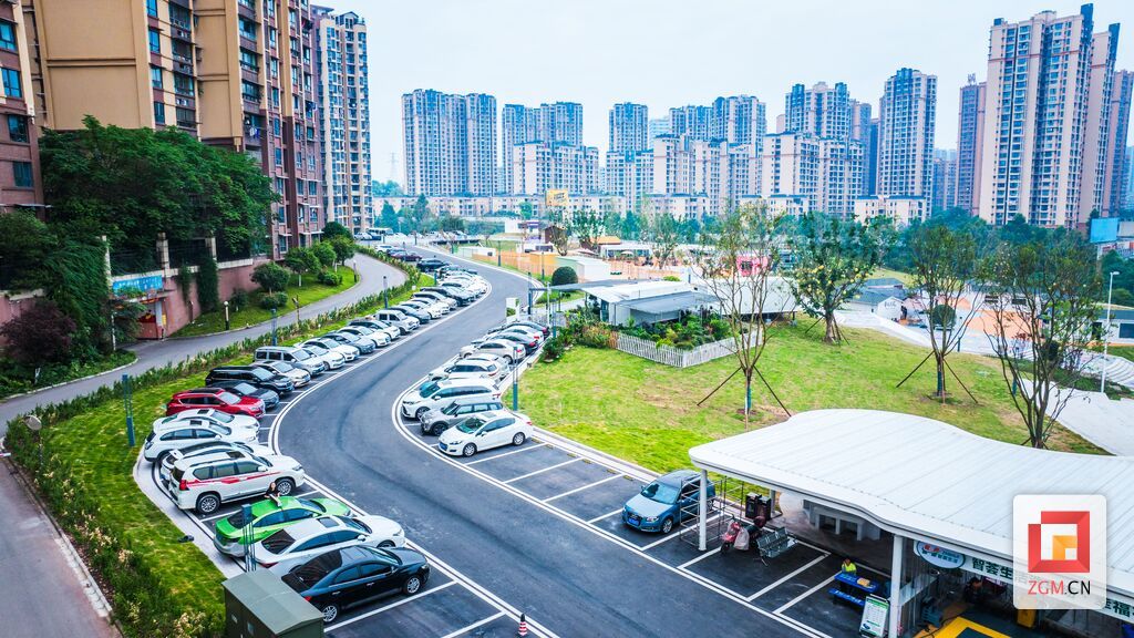 公共建筑配建公共停车场。图为幸福花街停车场。 宋姿熠摄.jpg