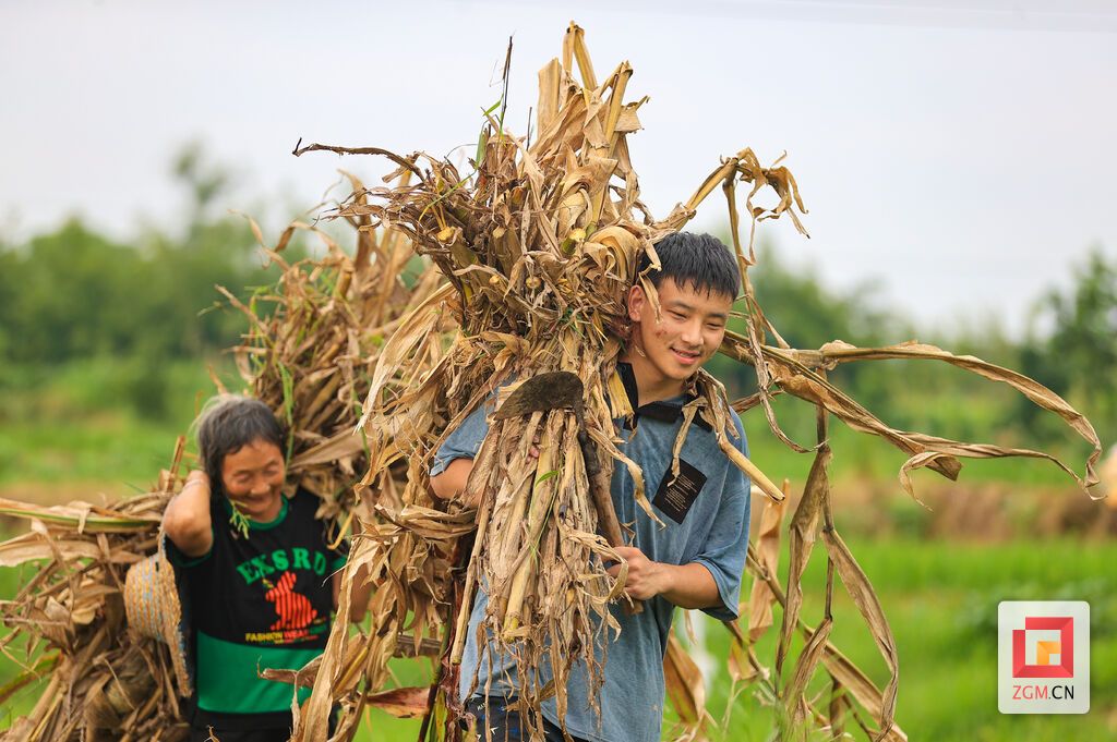 AJ7I6790-2.jpg