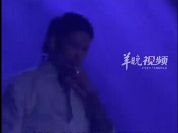 演出过程中突然“点支烟”！歌手蒋文涵被处罚