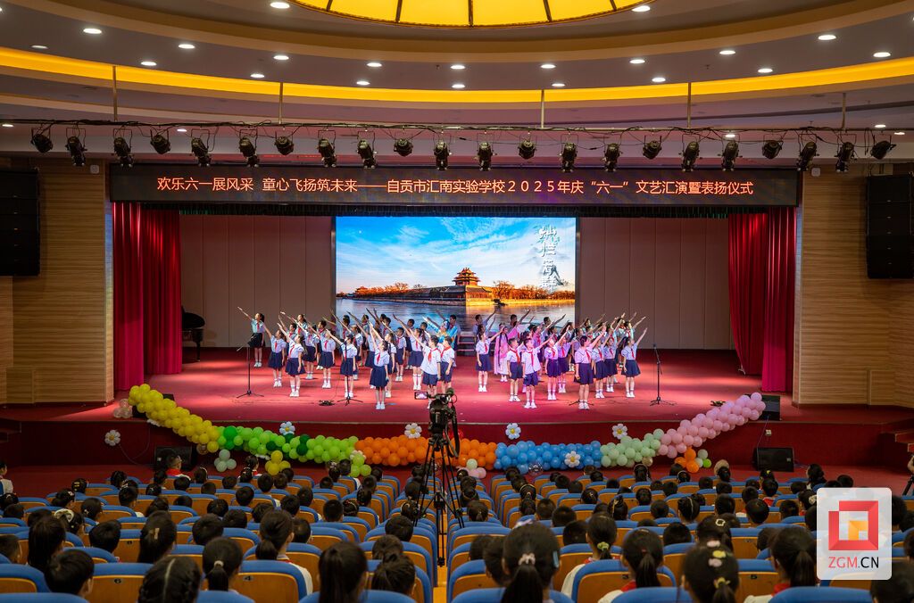 汇南实验学校庆六一文艺演出 记者叶卫东摄.jpg