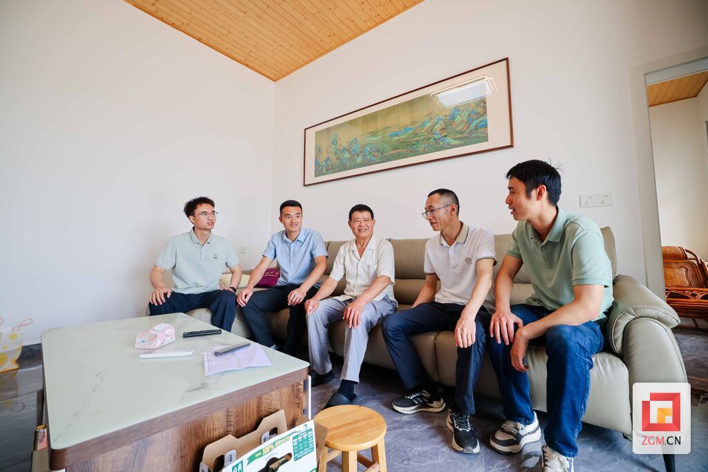入户走访群众问需于民  宋姿熠 白可摄.jpg