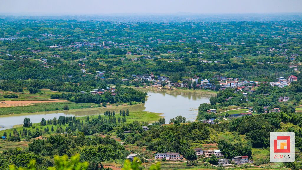 远眺中华秋沙鸭越冬地 记者 周馨钰 摄.JPG