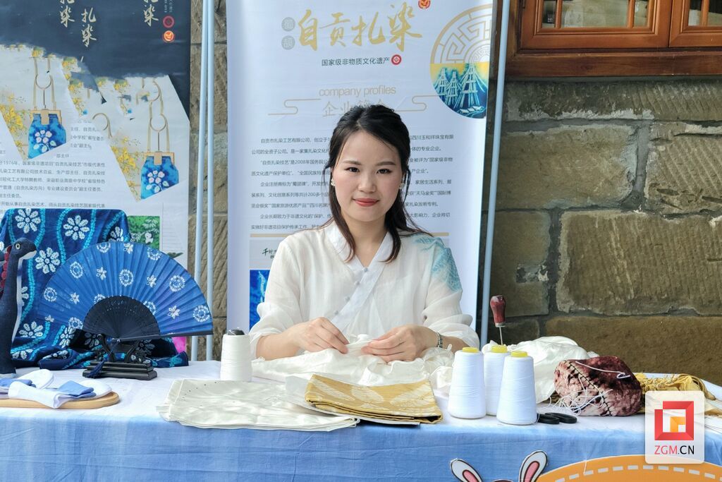 曹東瓊1.jpg