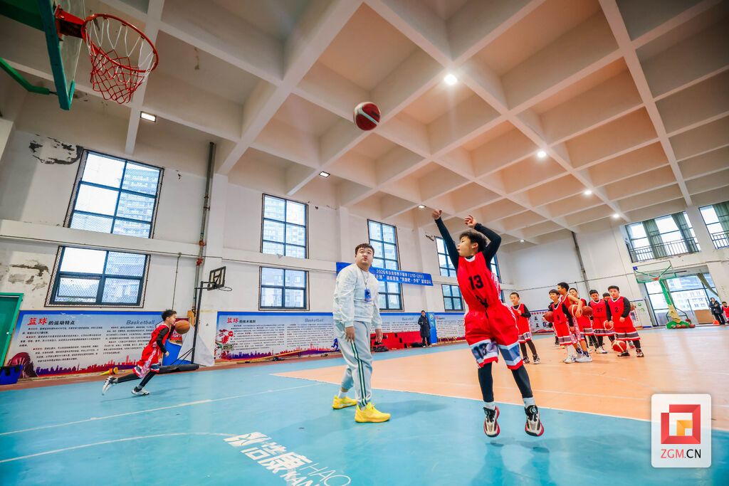 投篮 记者 宋姿熠 摄.jpg