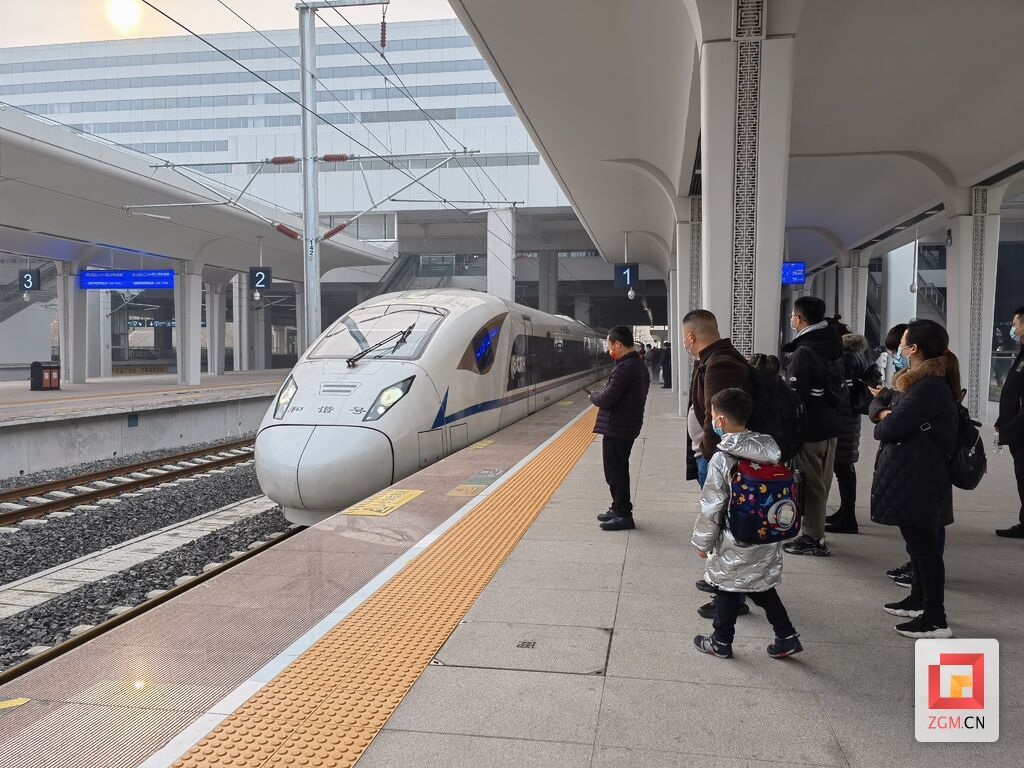 列車進站.jpg