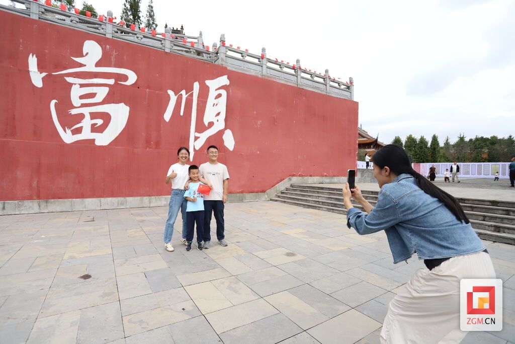 游客打卡.JPG