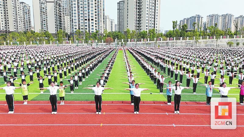 荣县梧桐树小学大课间展演.jpg