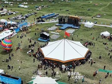 小城解锁避暑旅居新体验：火把节、赛马会等民俗游带火暑期档