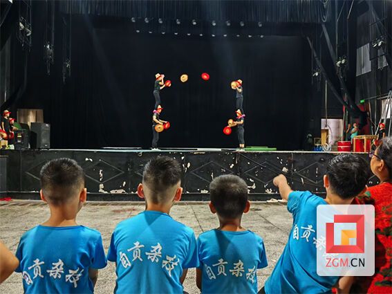 杂技夏令营为孩子们打开了新世界的大门,能够深入感受杂技艺术的魅力。(受访方供图).jpg