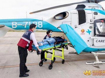 空中“120”成功演练 华西航空医疗网络体系初步构建