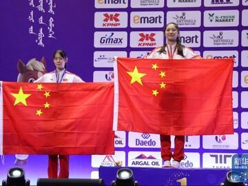 中国选手包揽亚锦赛女子73公斤级冠亚军