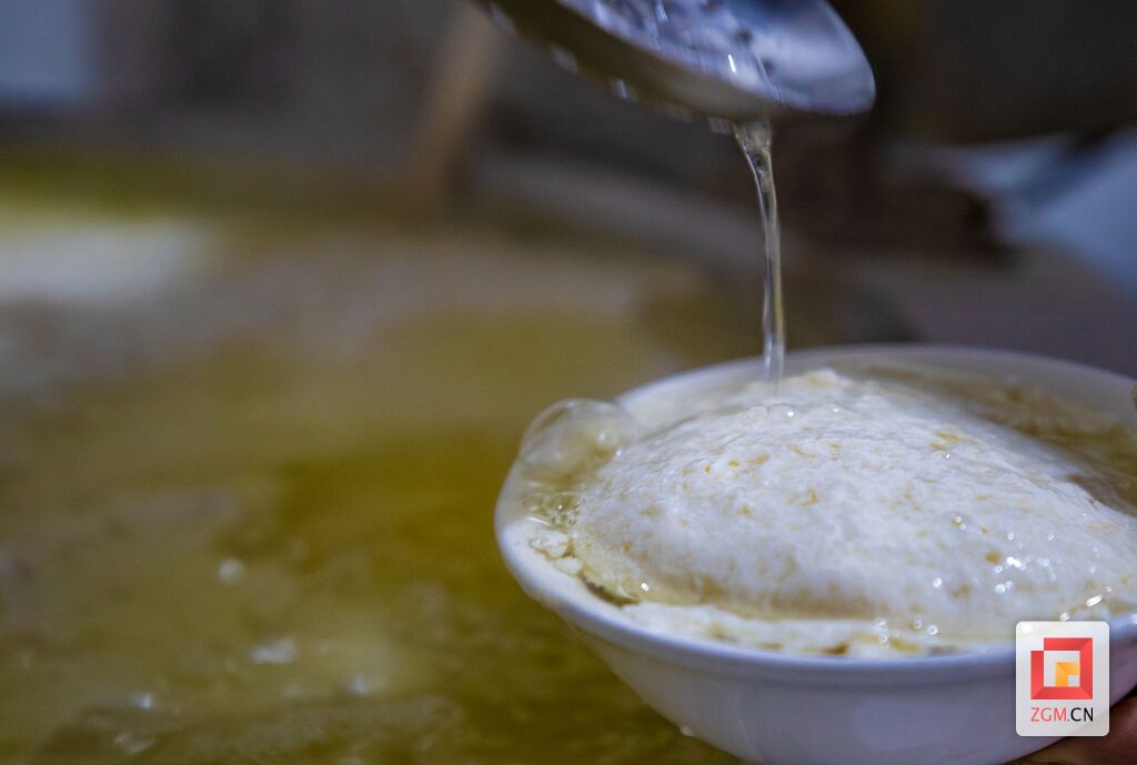 豆花出锅 记者 叶卫东 摄.jpg