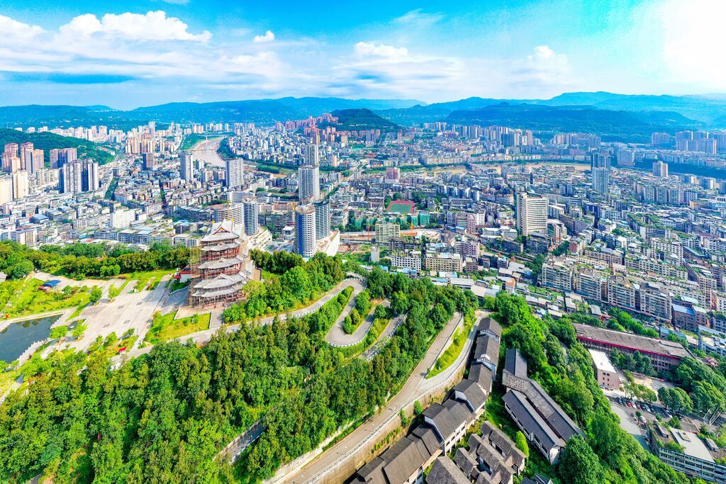 巴中市城区全景。巴中日报全媒体记者 杨继波 摄